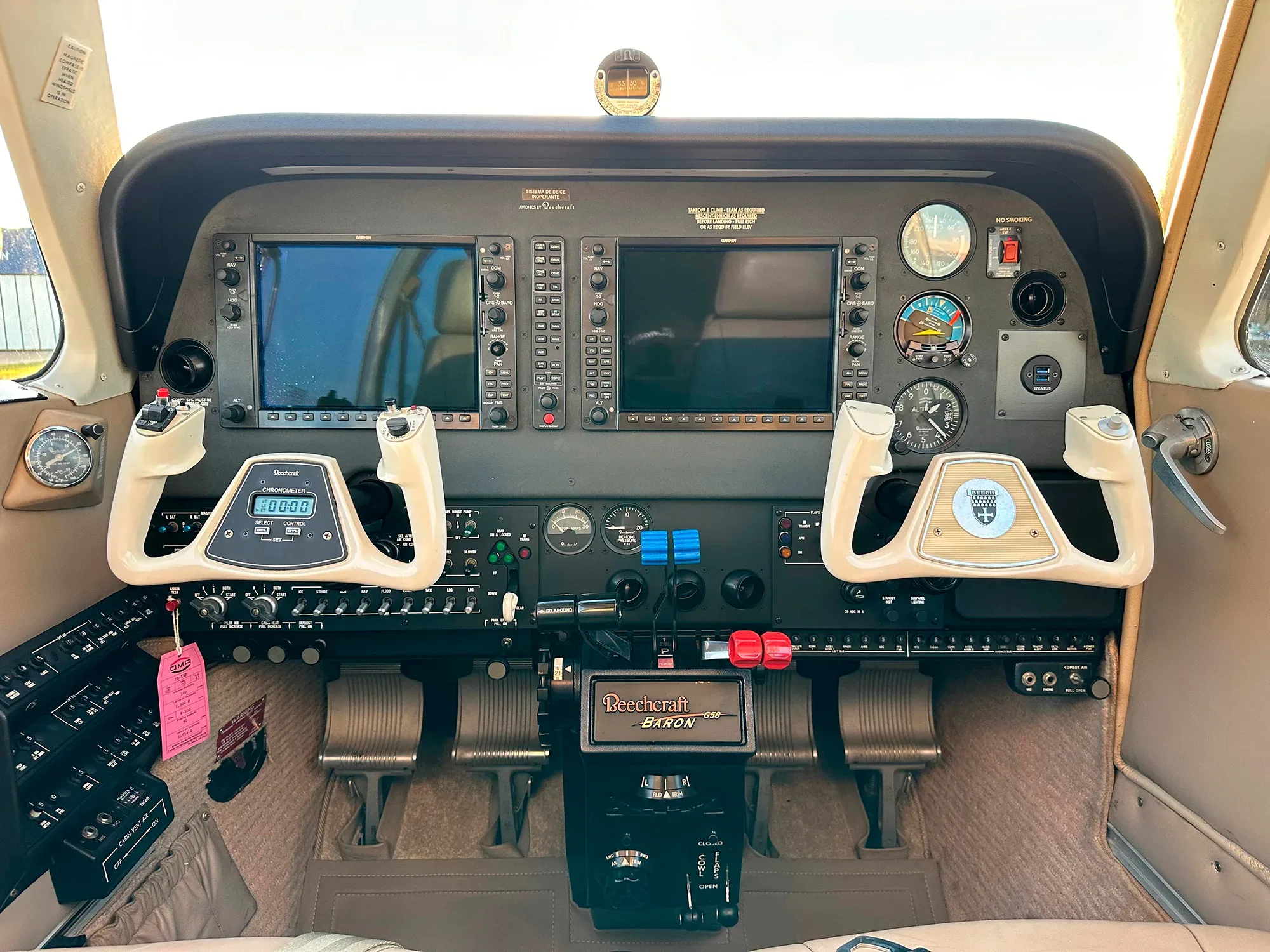 Cockpit and instrument panel of a 2008 Beechcraft Baron G58.