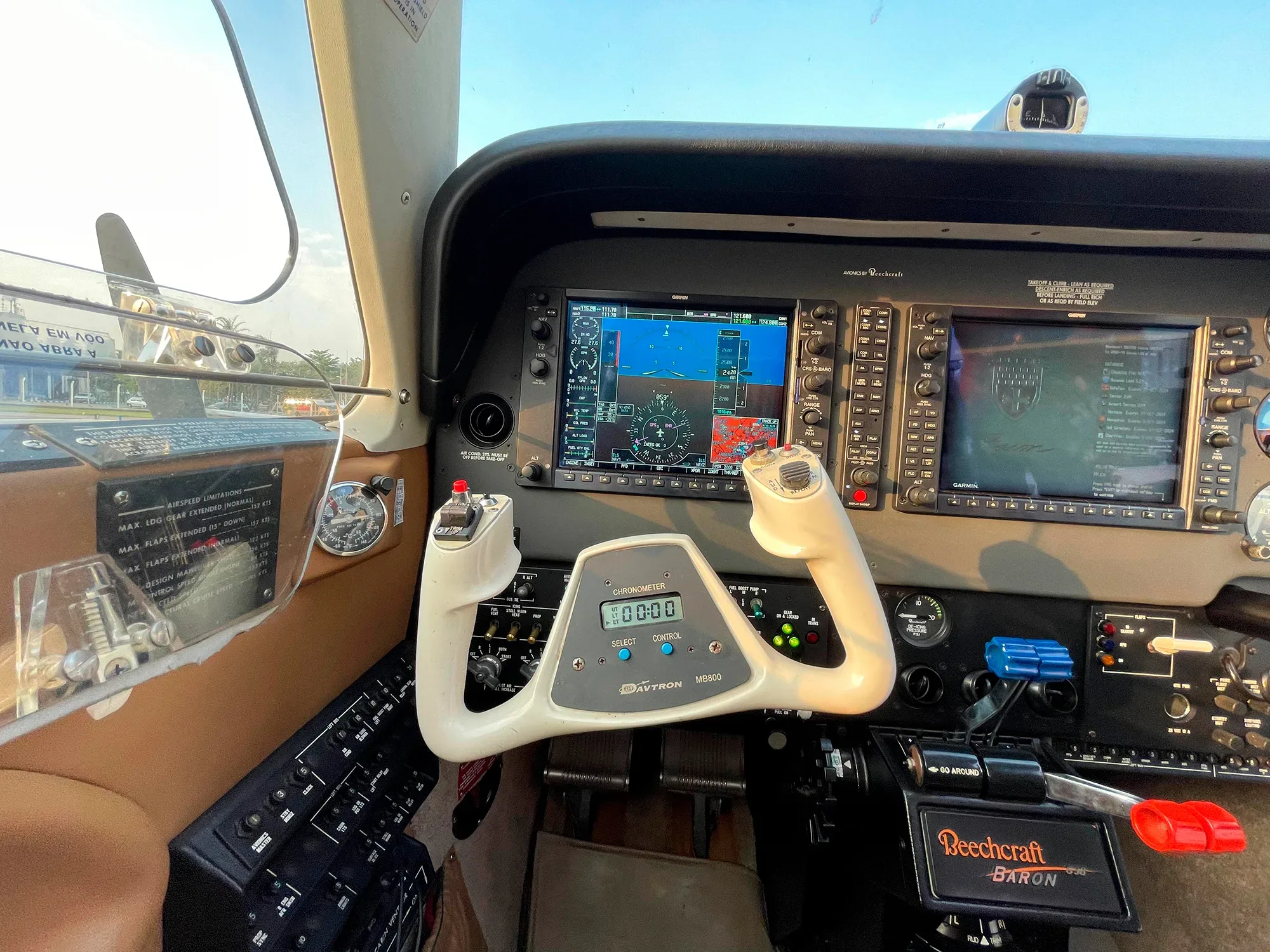 Cockpit and instrument panel of a 2008 Beechcraft Baron G58.