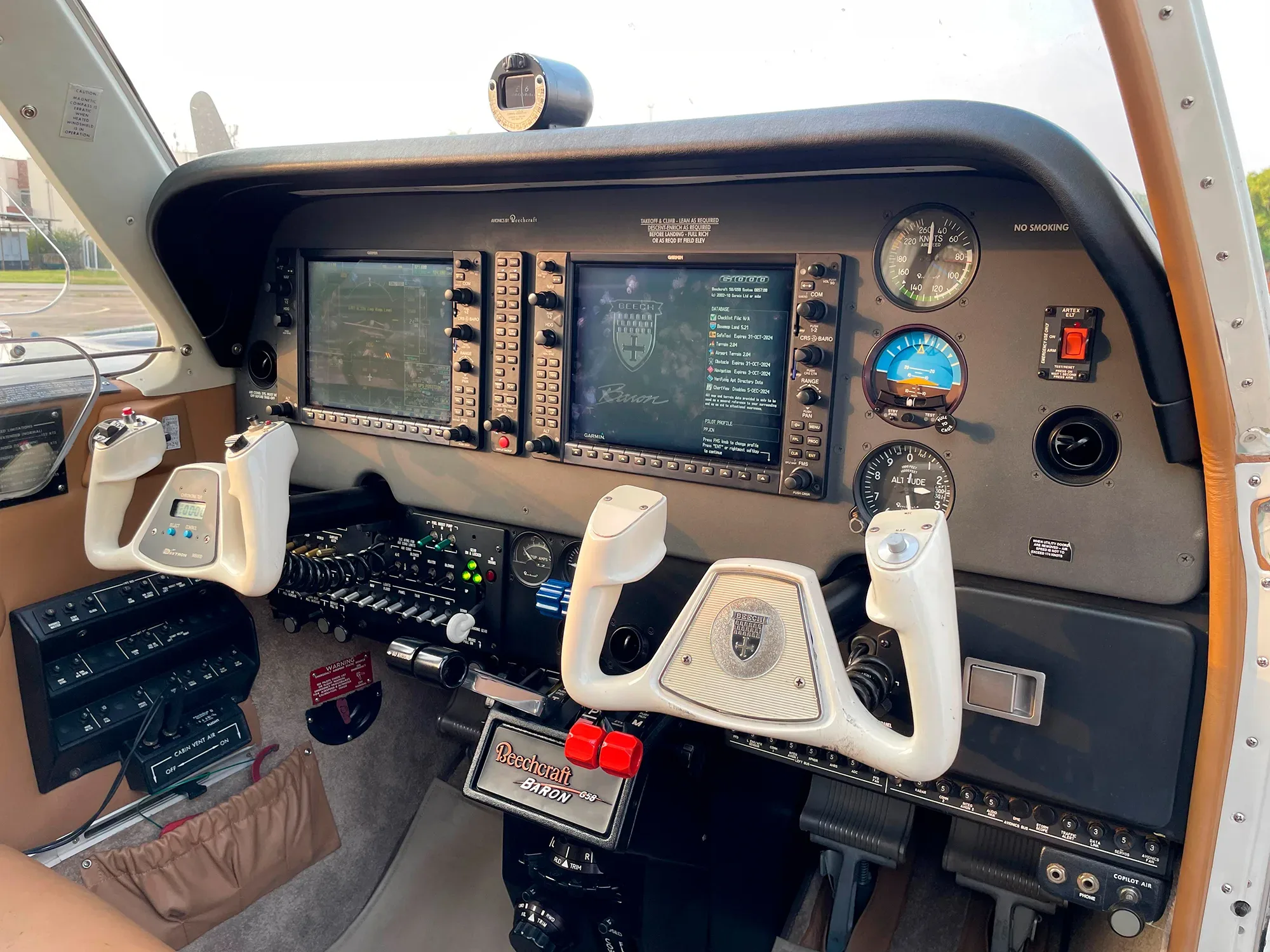Cockpit and instrument panel of a 2008 Beechcraft Baron G58.