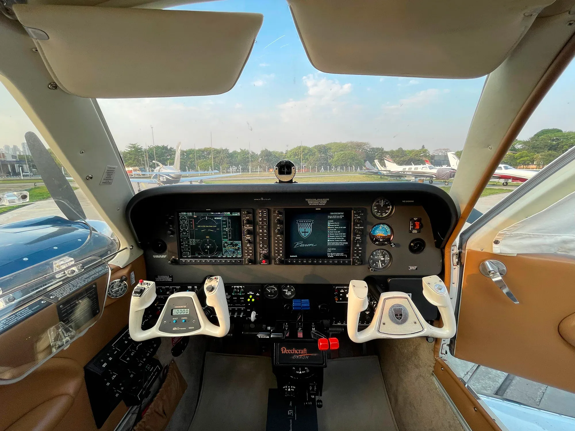Cockpit and instrument panel of a 2008 Beechcraft Baron G58.