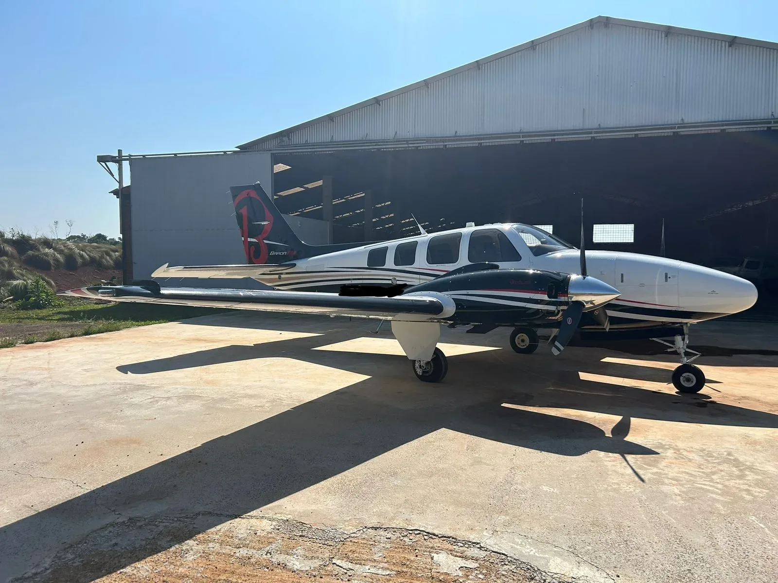 Exterior view of a 2014 Beechcraft Baron G58.