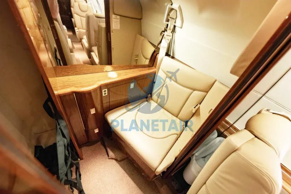 Cabin interior of a 1999 Beechcraft BEECHJET 400A.