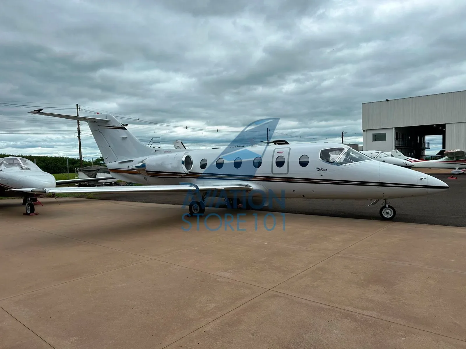 Exterior view of a 1999 Beechcraft BEECHJET 400A.