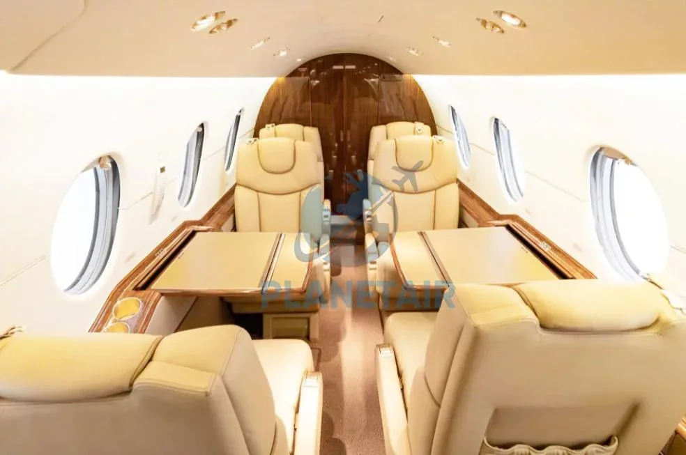Cabin interior of a 1999 Beechcraft BEECHJET 400A.