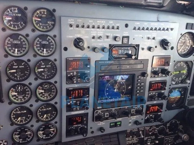 Avionics suite of a 1990 Beechcraft KING AIR 350.