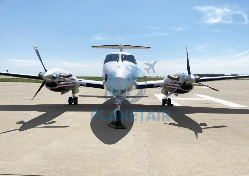 Exterior view of a 1986 Beechcraft KING AIR B200.