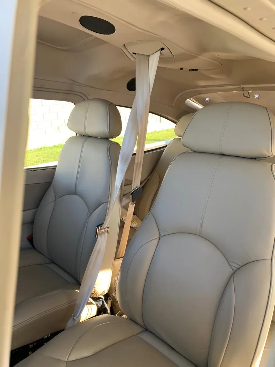 Cabin interior of a 2020 Cessna 182T SKYLANE.