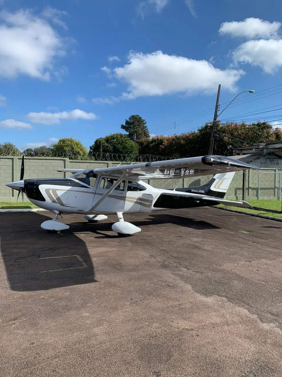 Exterior view of a 2020 Cessna 182T SKYLANE.