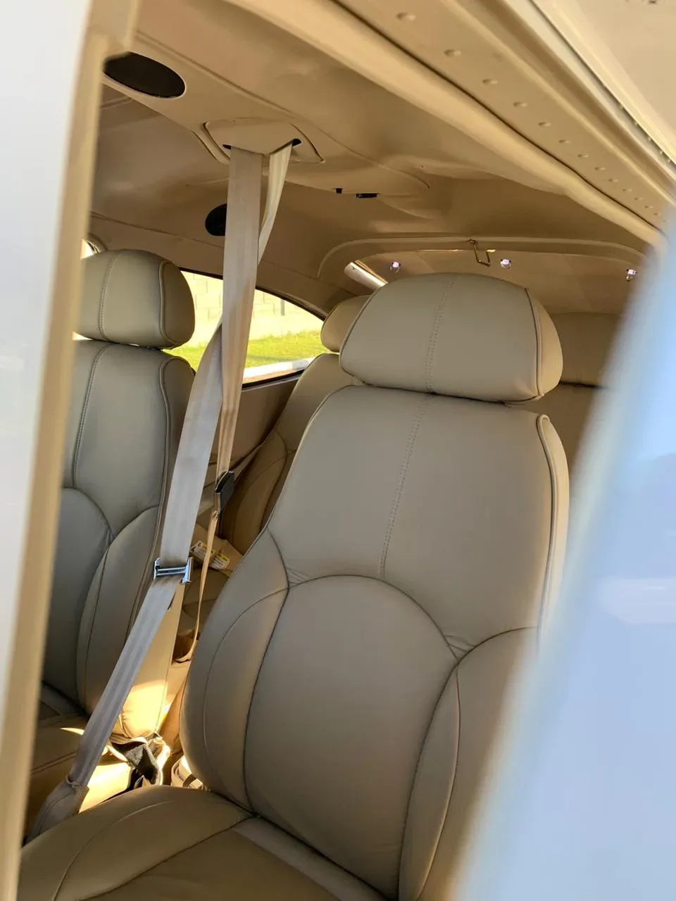 Cabin interior of a 2020 Cessna 182T SKYLANE.