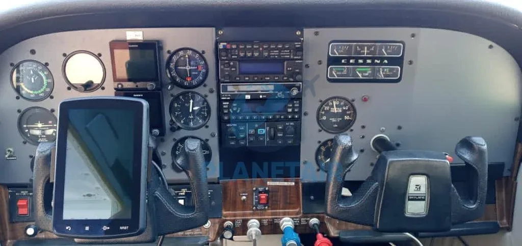 Cockpit and instrument panel of a 1974 Cessna Aircraft 182P Skylane.