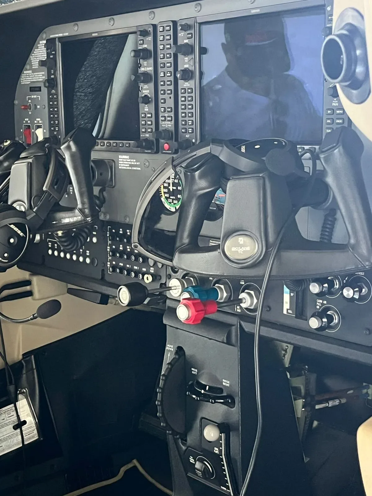 Cockpit and instrument panel of a 2010 Cessna TURBO 182 SKYLANE TC.
