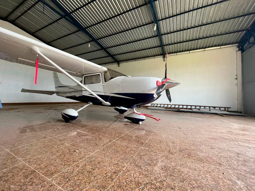 Exterior view of a 2010 Cessna TURBO 182 SKYLANE TC.