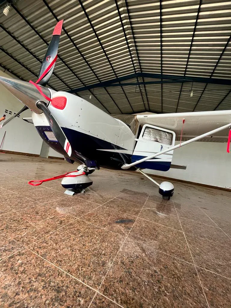 Exterior view of a 2010 Cessna TURBO 182 SKYLANE TC.