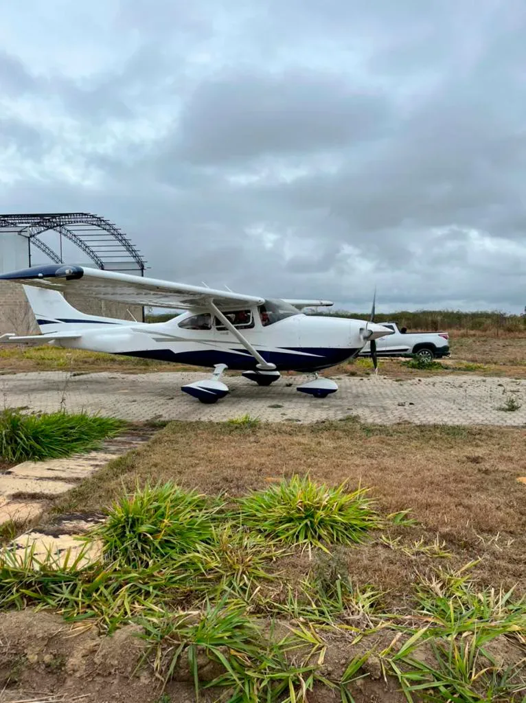 Exterior view of a 2010 Cessna TURBO 182 SKYLANE TC.