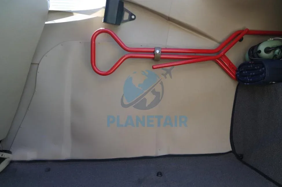 Cabin interior of a 2006 Cessna TURBO 182T SKYLANE.
