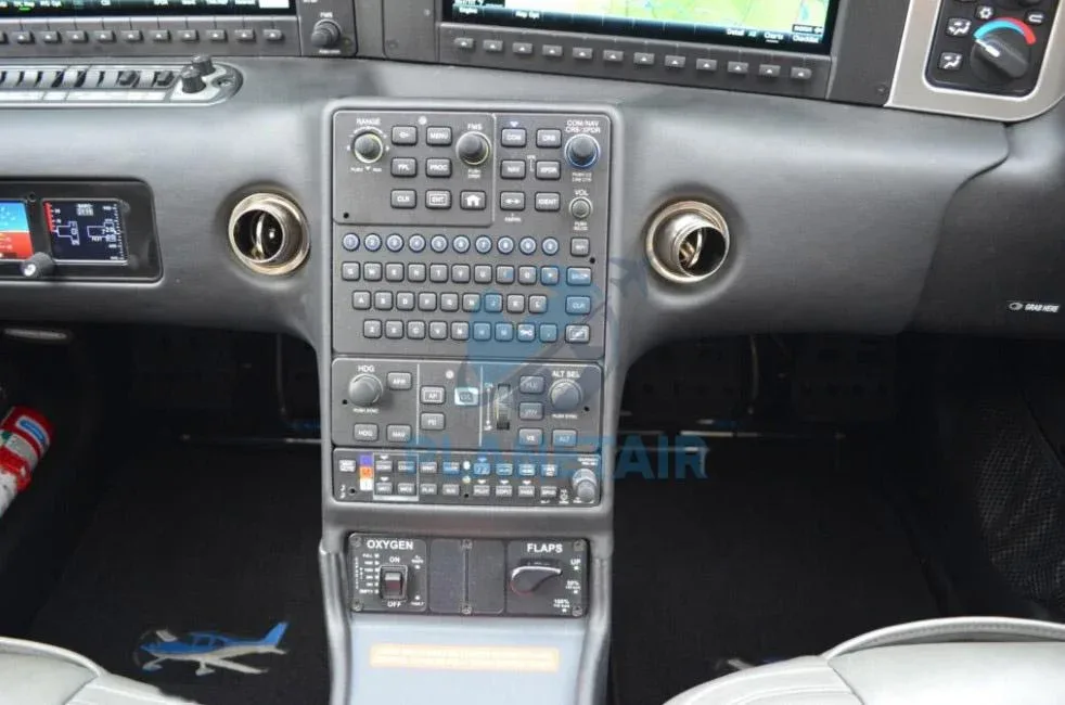 Avionics suite of a 2019 Cirrus SR22T G6 GTS.