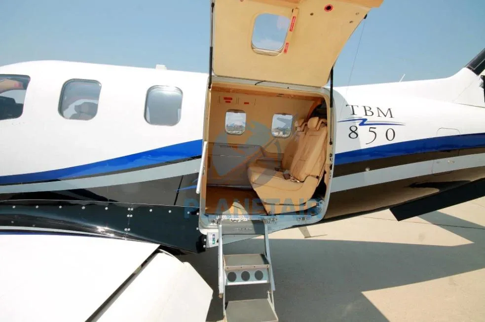 Exterior view of a 2006 Daher SOCATA TBM 850.