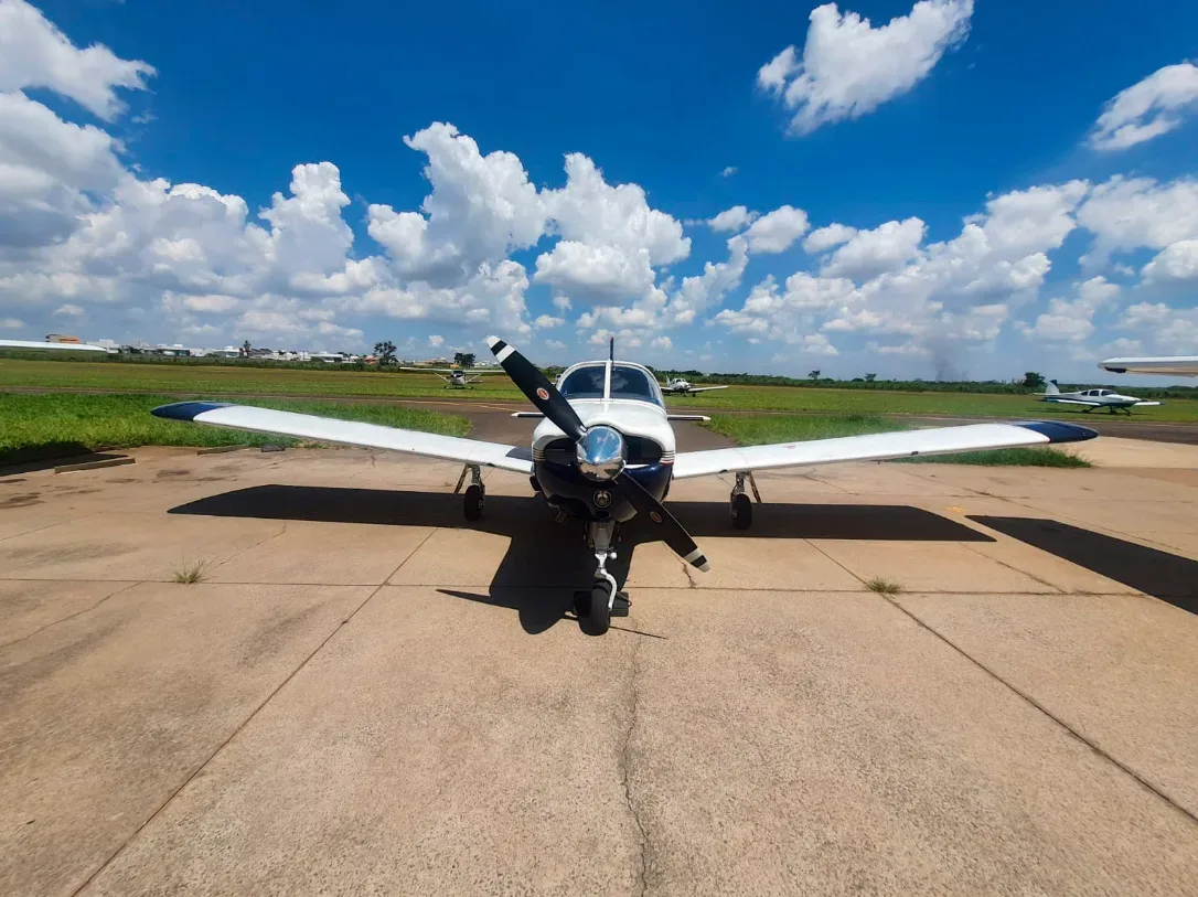 Exterior view of a 1976 Embraer Corisco Aspirado.