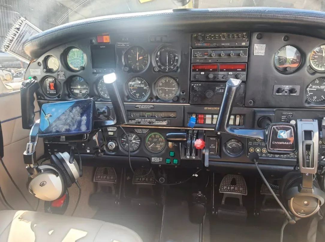 Cockpit and instrument panel of a 1976 Embraer Corisco Aspirado.