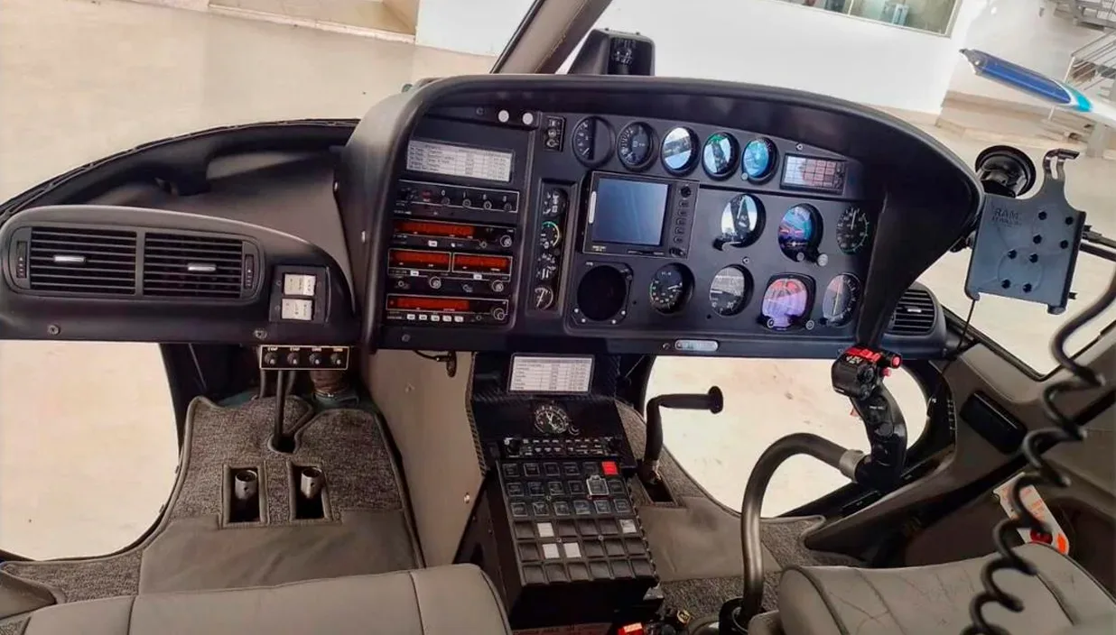 Avionics suite of a 1998 Eurocopter AS350B2.