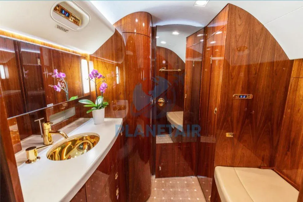 Cabin interior of a 2011 Gulfstream G550.