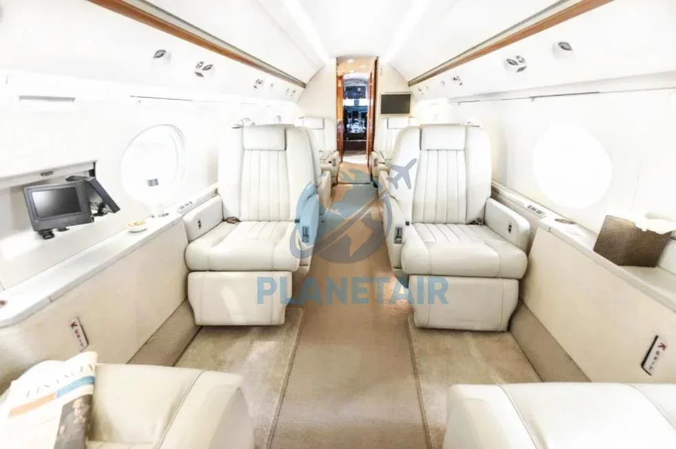 Cabin interior of a 2001 Gulfstream GV.