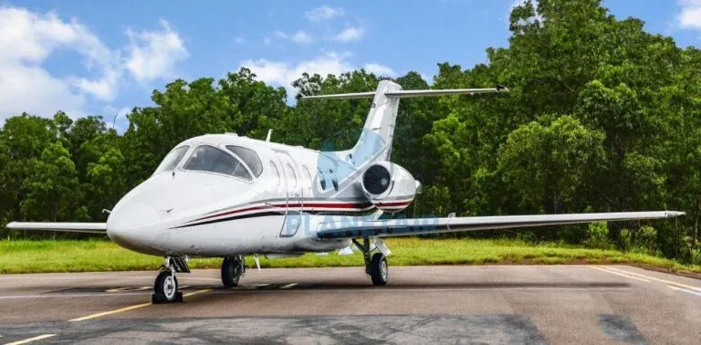 Exterior view of a 2005 Beechcraft HAWKER 400XP.