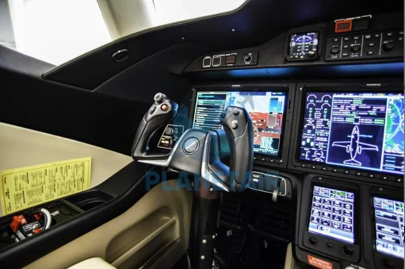 Avionics suite of a 2016 Honda JET ELITE.