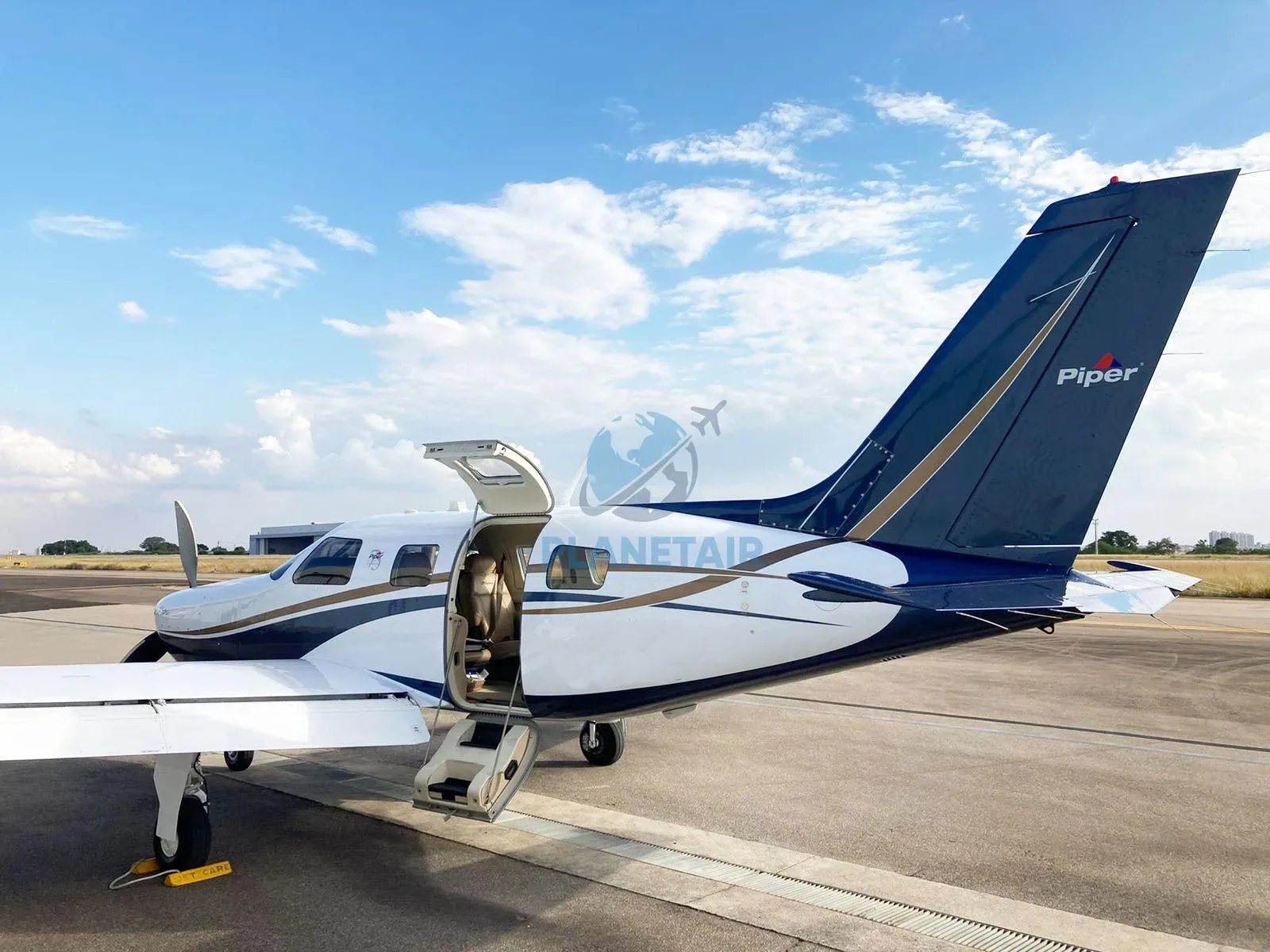 Exterior view of a 2013 Piper Aircraft Matrix PA-46R-350T.