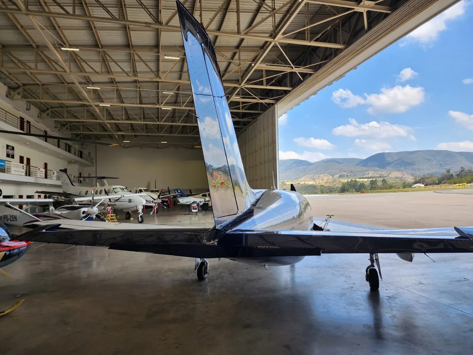 Exterior view of a 2015 Piper Aircraft Matrix PA-46R-350T.