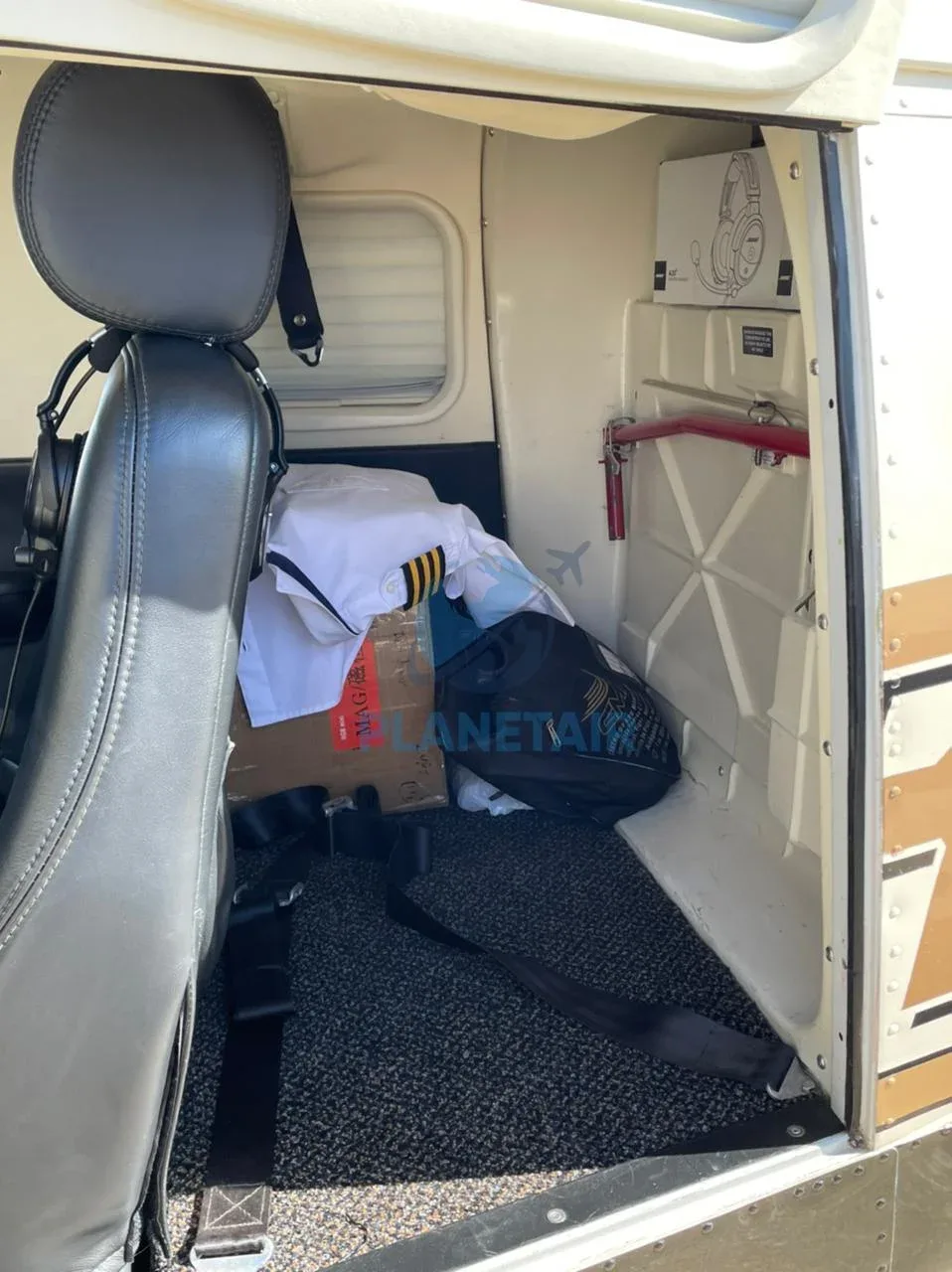 Cabin interior of a 2005 Piper AIRCRAFT Saratoga II TC PA-32R-301T.