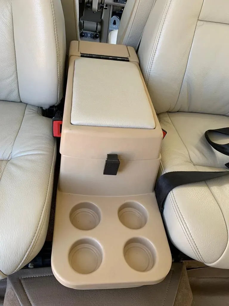 Cabin interior of a 2001 Piper Aircraft Seneca V PA-34-220T.