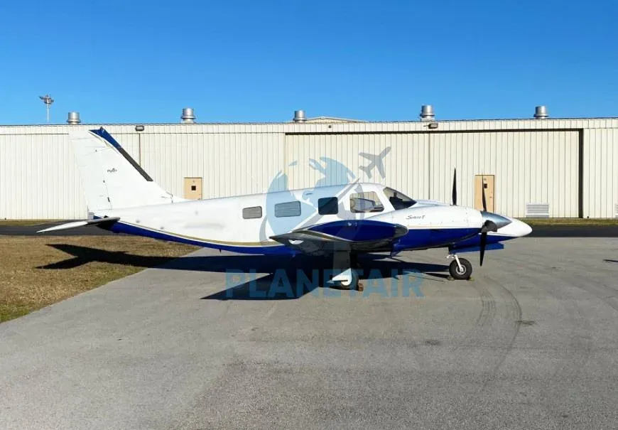 Exterior view of a 2007 Piper Aircraft Seneca V PA-34-220T.