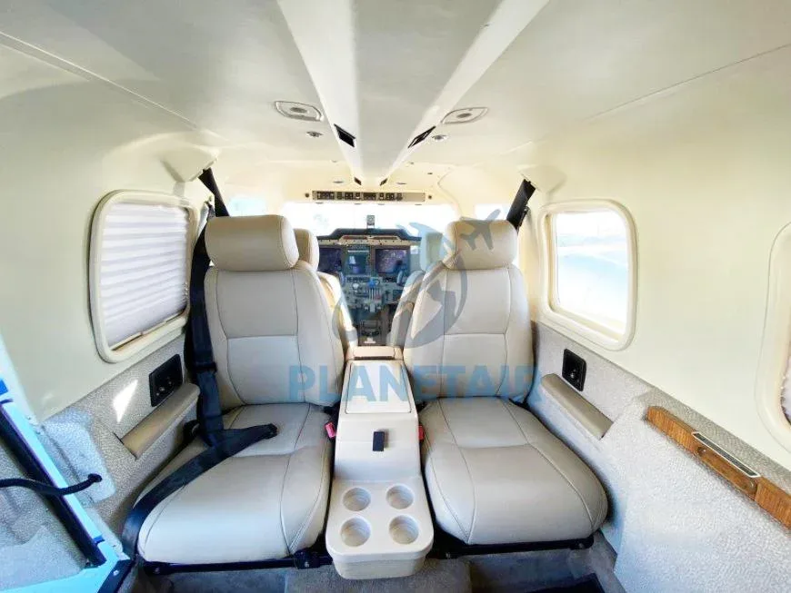Cabin interior of a 2007 Piper Aircraft Seneca V PA-34-220T.