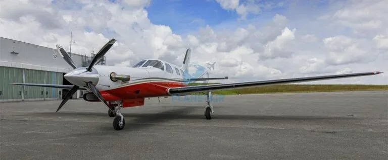 Exterior view of a 1986 Piper JETPROP DL PA-46.