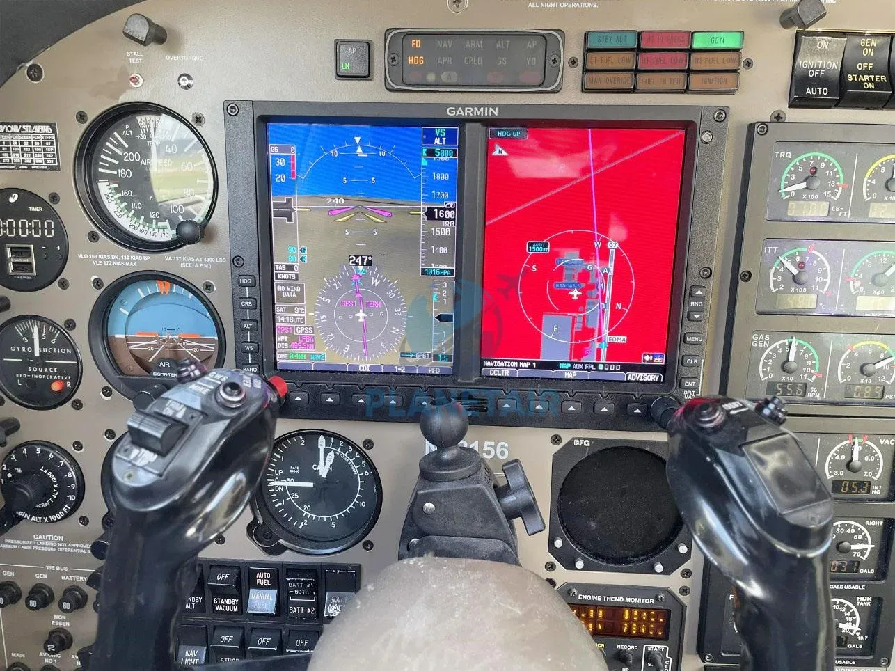 Cockpit and instrument panel of a 1993 Piper Jetprop DL PA-46.
