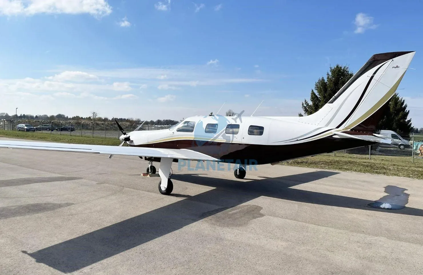 Exterior view of a 1993 Piper Jetprop DL PA-46.