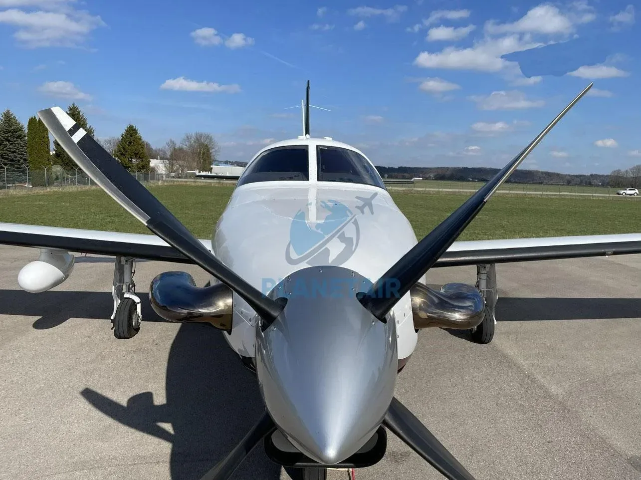 Exterior view of a 1993 Piper Jetprop DL PA-46.
