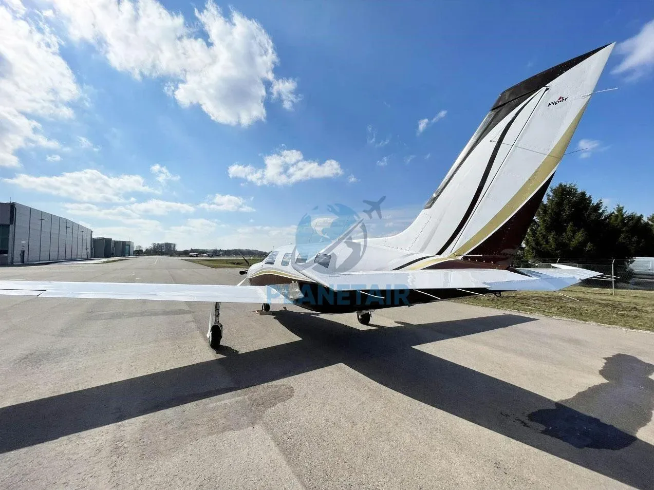 Exterior view of a 1993 Piper Jetprop DL PA-46.