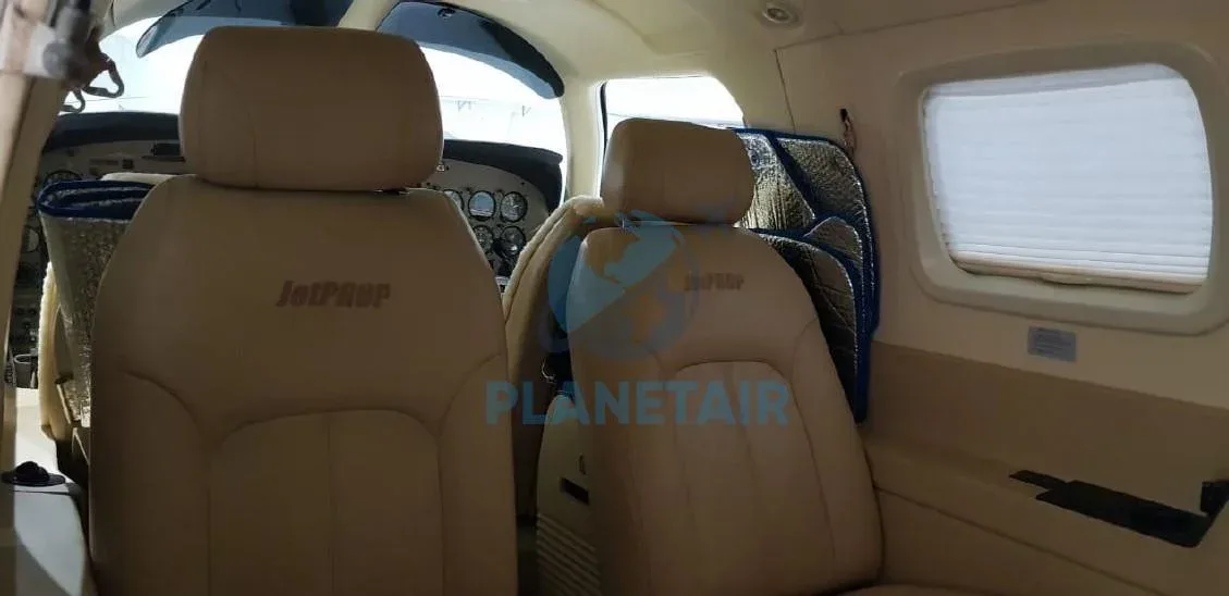 Cabin interior of a 1990 Piper JETPROP DLX PA-46.
