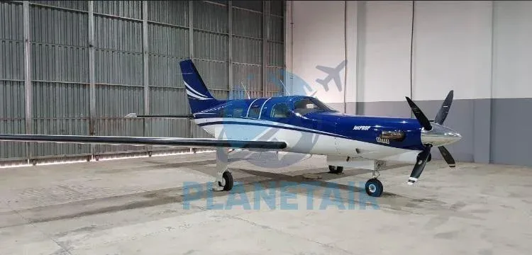 Exterior view of a 1990 Piper JETPROP DLX PA-46.