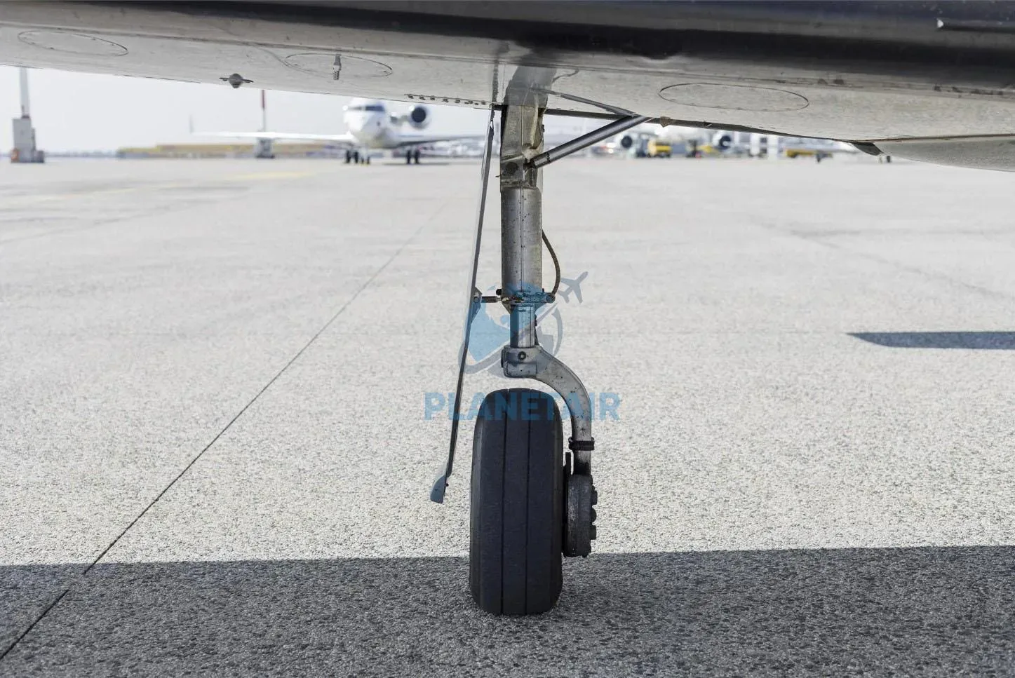 Exterior view of a 1990 Piper Jetprop DLX PA-46.