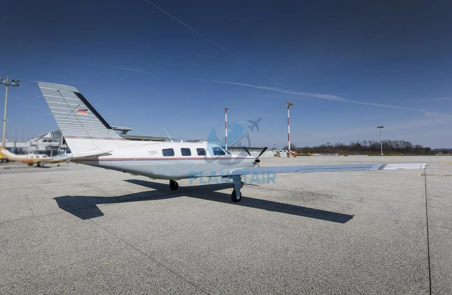 Exterior view of a 1990 Piper Jetprop DLX PA-46.