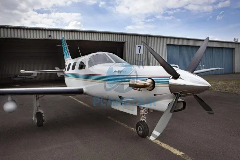 Exterior view of a 1995 Piper JETPROP DLX PA-46.