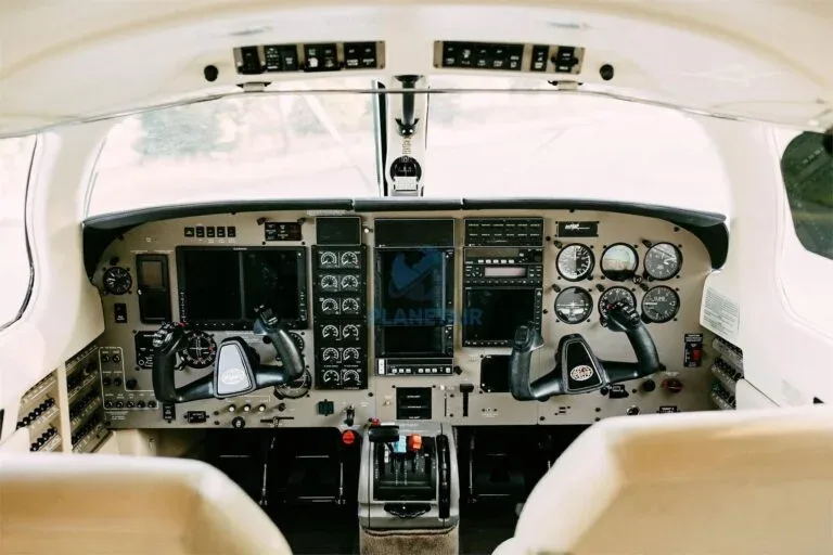 Cockpit and instrument panel of a 1998 Piper JETPROP DLX PA-46.