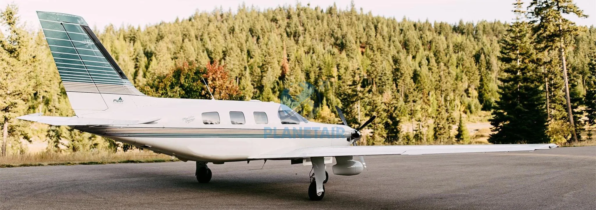Exterior view of a 1998 Piper JETPROP DLX PA-46.