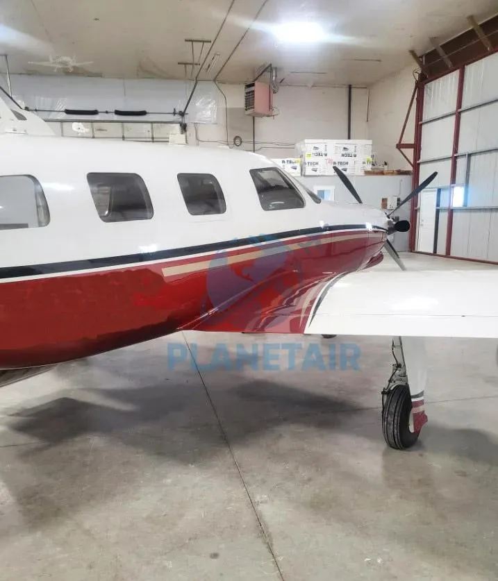 Exterior view of a 1999 Piper Jetprop DLX PA-46.