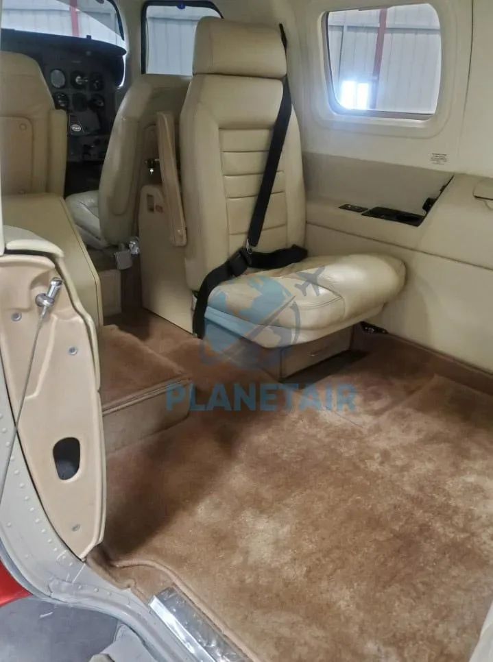 Cabin interior of a 1999 Piper Jetprop DLX PA-46.