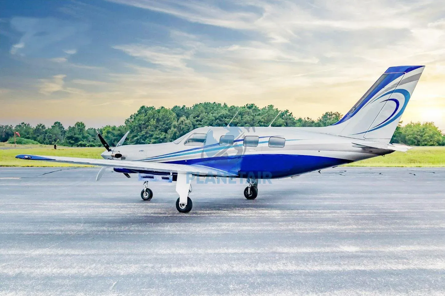 Exterior view of a 1999 Piper Jetprop DLX PA-46.