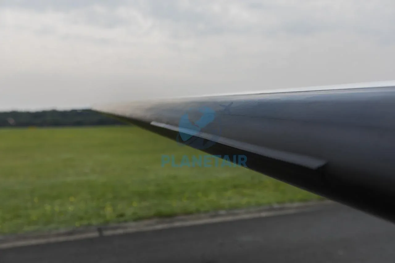 Exterior view of a 2003 Piper JETPROP DLX PA-46.